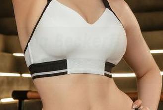 更新吧！Alina Becker带来的2B女仆写真总有种魔力，难以自拔。
