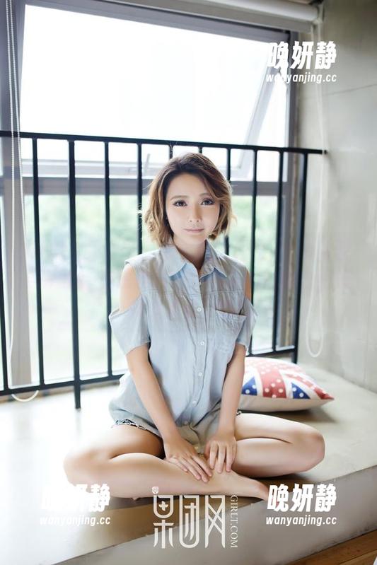 GIRLT果团网 - 裴希西发医生vs.裴希西当护士：私拍图片一探究竟，她的白袍好像少了点白色...