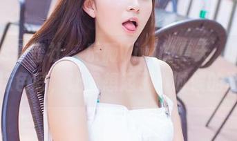 IMiss爱蜜社 – 乐薇Vivi的夏天，原图里的那抹色彩，让我想起了小时候的游泳池