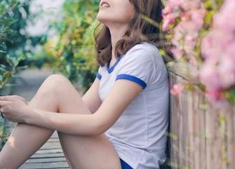 TGOD推女神 – 我在图里看见了程彤颜和圣诞树的势力，这画面…好像能听到铃铛声？