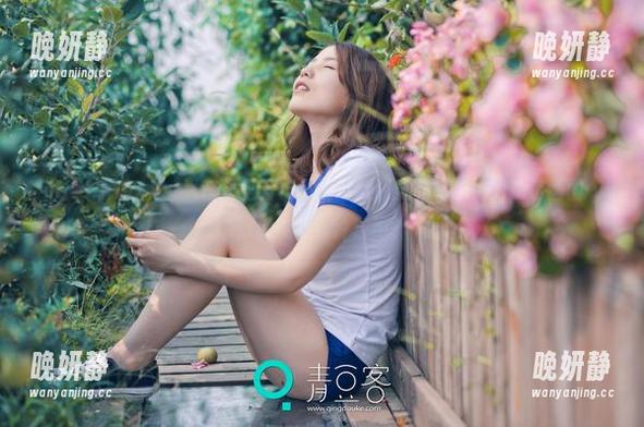 TGOD推女神 - 我在图里看见了程彤颜和圣诞树的势力，这画面…好像能听到铃铛声？