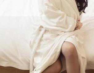 TouTiao头条女神 – 真以为小热巴穿上红裙就完事了？赤裸裸的诱惑，高清写真集来看你敢不敢赞。
