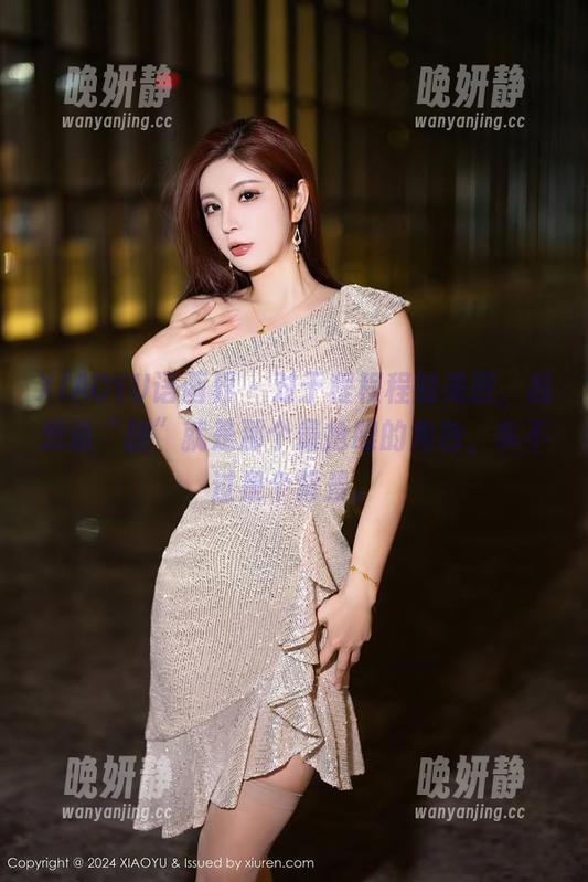 XIAOYU语画界 - 对于程程程的美图，我想说“腿”就是那个最抢眼的角色，车不过是个背景。
