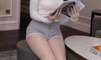 Xiuren秀人网 – 私拍感受：Evelyn艾莉在婚纱与诱惑中求平衡