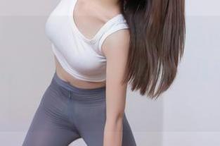 Xiuren秀人网 – 套图里的粉色世界，FoxYini孟狐狸乘风破浪来袭，几乎快成我的新宠了！