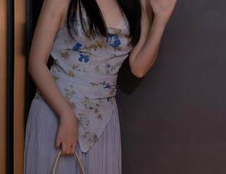 Xiuren秀人网 – 倒是挺羡慕南初妹妹穿上这黑色运动内衣的样子，图片里的她看起来随时都能跑起来。