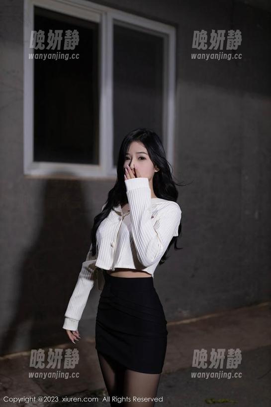 Xiuren秀人网 - 猜猜孔一红在穿高跟鞋时，走路会不会很优雅？看这写真就有点不想离开了！
