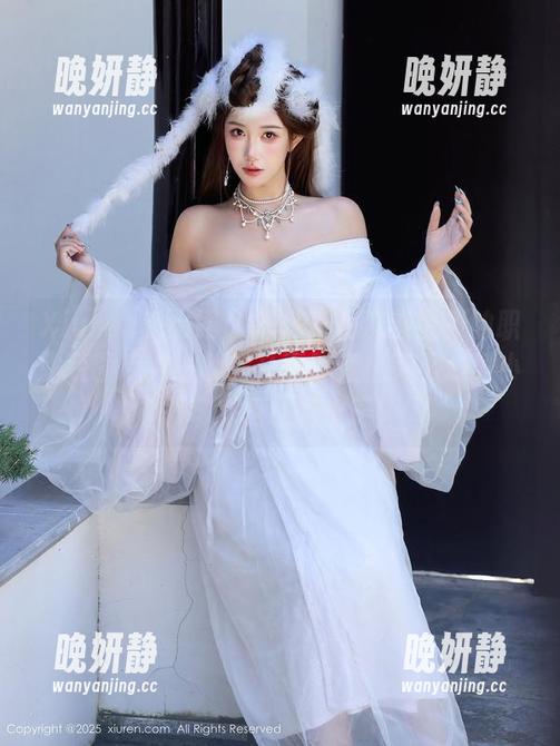 Xiuren秀人网 - 打开王俪丁小宝贝的职业装图库，一秒钟从平民变精英，心理小剧场：我也能上天！