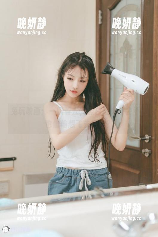 兔玩映画：一眼看去，黑白短女仆会不会也偷偷想飞去探险？