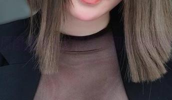 看！原图里女主K的裤子和丝的微妙关系…