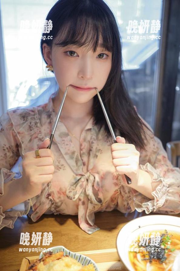 无圣光，万圣节，姜仁卿(강인경)反正都来了，大家打算愉快地看套图吗？