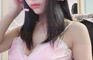 据说姜仁卿(강인경)的定制写真拍到一半，和泉纱雾帮她教了一招“天然萌”！