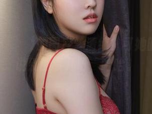 宋哈娜(송하나)的图库：清纯？可她的眼神在说别的事儿呀，哈哈。