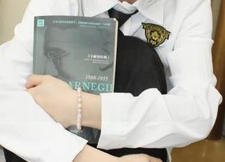 小众视觉 – 校服下的婷婷，完美无圣光图包，像是被真实的懵逼击中。
