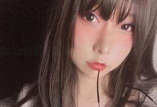 小泉学姐吖的cos图册：风纪委员的坏女孩面孔，哈哈，绝了！
