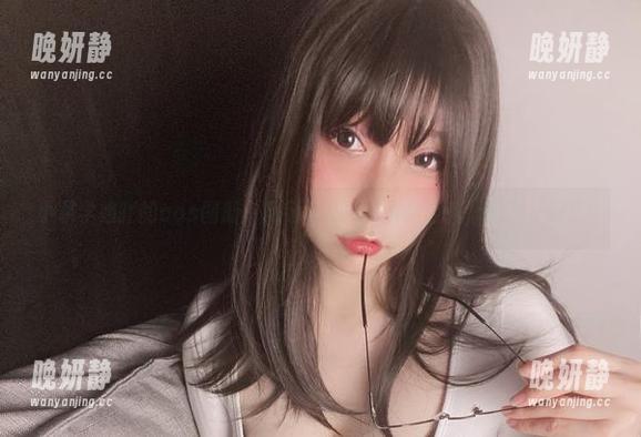 小泉学姐吖的cos图册：风纪委员的坏女孩面孔，哈哈，绝了！
