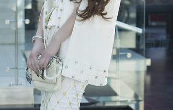 尤果网 – 果果穿牛仔裤，不仅高清，更是走到哪都能收获目光！