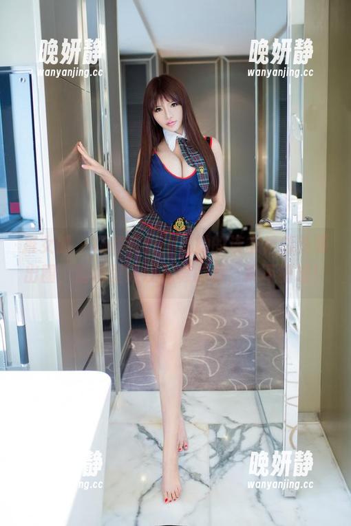 推女郎 - 杨伊在线上，她的连衣裙创新要出圈，脑海里闪现起舞的我，真不错哟！