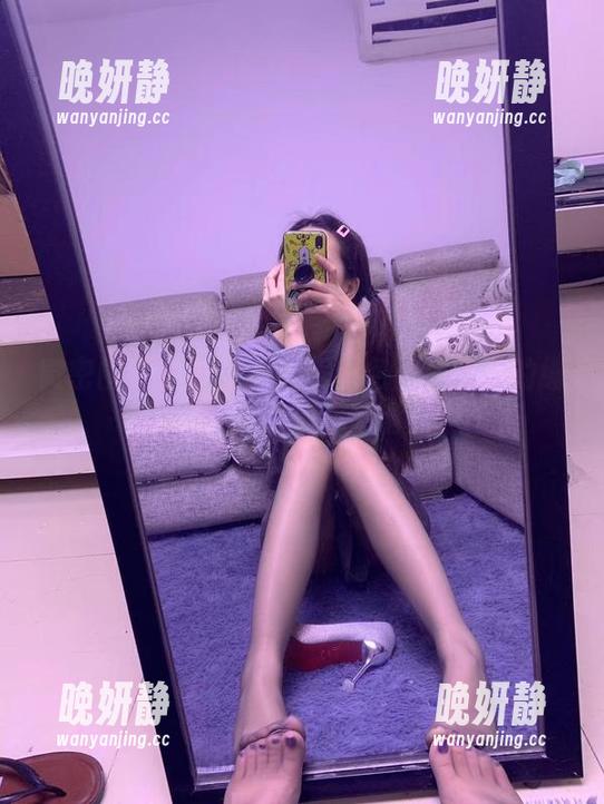 微密圈 - 提袜少女私房图包：和服下的细节，一点都不单调。