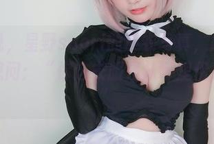 我想说，星野saori的皮衣写真，越看越让人想问：“你这衣服是从哪里借来的？”