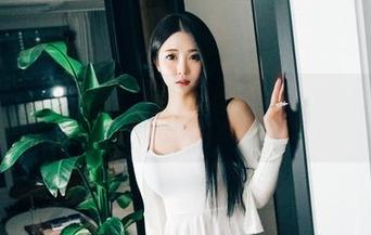 普美(bomi)教你用读书的姿态打球，台球室里也能cos成功，资源取之不尽！