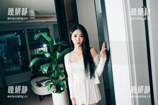 普美(bomi)教你用读书的姿态打球，台球室里也能cos成功，资源取之不尽！