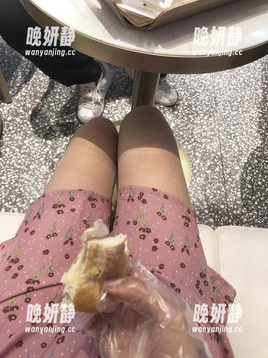 微密圈 - 有你喵的新任务：化身秘书，原图尽显风骚