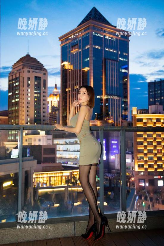 微密圈 - 酒店黑丝写真，果儿Victoria又要把你们的屏幕烧焦，快下载来见证吧。