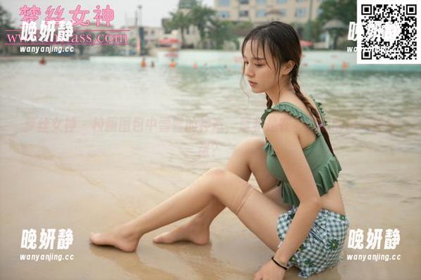 梦丝女神 - 校服图包中雪馨的神态，莫非是在考试前的那一丝紧张？