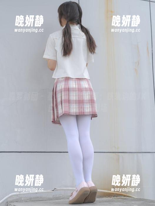 森萝财团 - 看！吸吸的分享：铁轨边的JK白丝美少女小剧场
