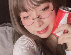 欣赏次屁啦的美脚cos，心思游离在视觉的某个角落里