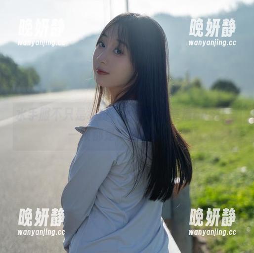 水手服不只是装扮，浅安安的高清cos让每一帧都是海浪的低语。