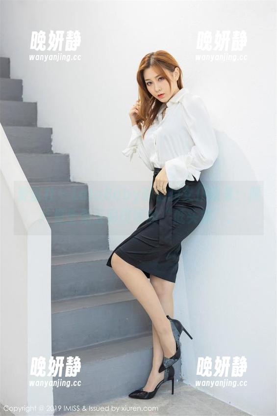 爱蜜社 - LalaBaby啦啦的女仆收集：照片里全是五彩斑斓的“低头族”。