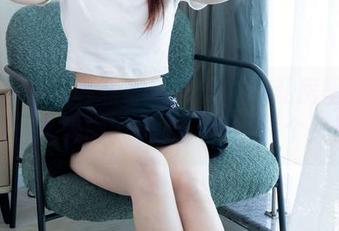 物恋传媒 – 菲菲的夏晚阑珊：私房里藏了些什么美图？小心，只能探个头！