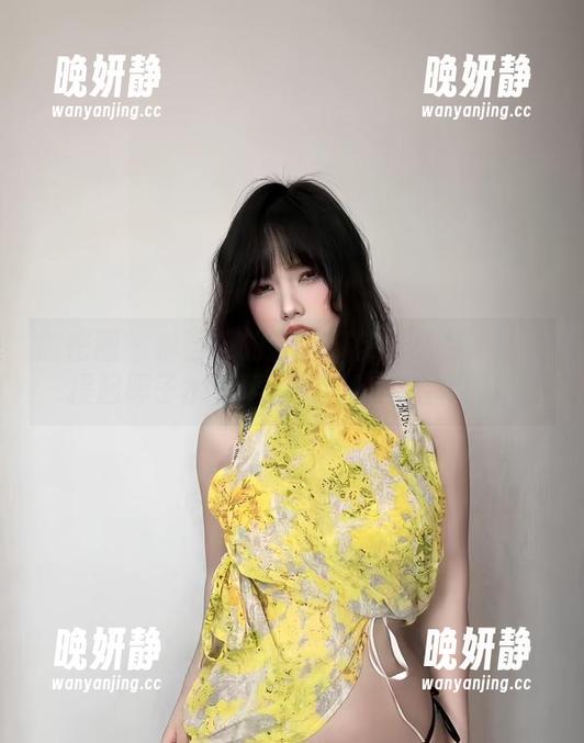 琳铛铛 微密圈 - 琳铛铛的蓝色印花比基尼:让人提起椰子水又要掉眼泪的精选套图!