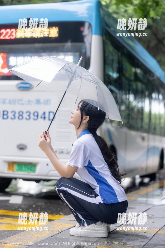 秀人网 - 于大小姐AYU的私房美图，套装穿得像是在走秀，哪里回事啊这技能太逆天了！