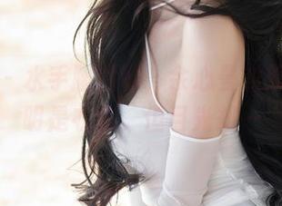 秀人网 – 水手服福利，余心曼的原图，明明是衣服，但目光却…