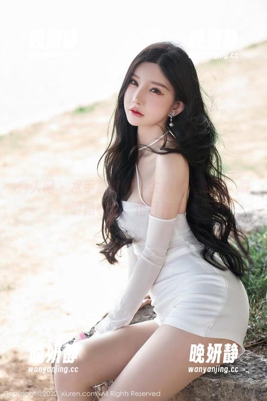 秀人网 - 水手服福利，余心曼的原图，明明是衣服，但目光却…