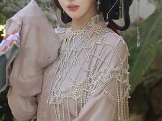秀人网 – 职业装与凯竹Quinn：图集中透露出的优雅，巧妙又不失紧张感。