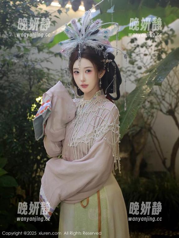 秀人网 - 职业装与凯竹Quinn：图集中透露出的优雅，巧妙又不失紧张感。