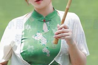 秀人网 – 小雨baby的白裙：原图里面的每一寸都带着呼吸