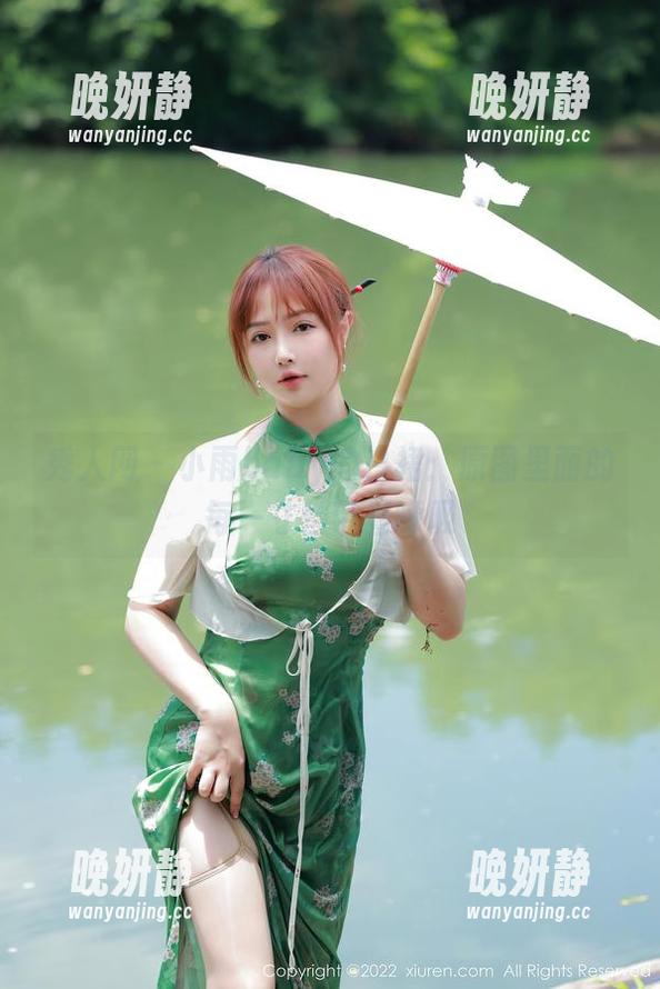 秀人网 - 小雨baby的白裙：原图里面的每一寸都带着呼吸