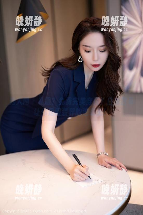 秀人网 - 礼服？免费完美穿搭？白兔西希让你是服装界的逆袭王！