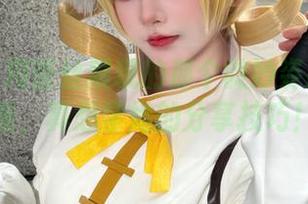 秋山AkI用蕾丝展现的那个微妙姿态。。。唉，真想学她的分享技巧！