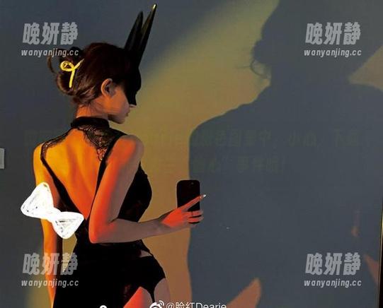 微密圈 - 在脸红Dearie的粉色图集中，小心，下载时可能会发生“偷心”事件哦！