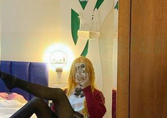 写真里的紫发魅魔，芋圆侑子让我忍不住想要更多资源。