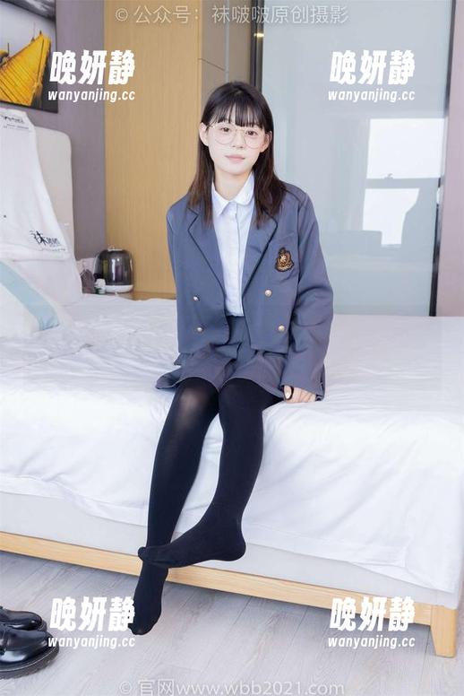 袜啵啵 - 制服多姿：熊熊的图包让我心里开了一扇窗