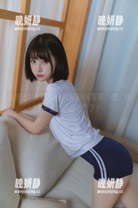 新鲜出炉！许岚LAN制服OL写真，唔，我是不是该“打卡”了？