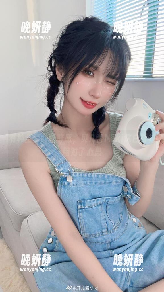有种全套的新鲜感，贝儿酱Miki这白衬衫用对了心思
