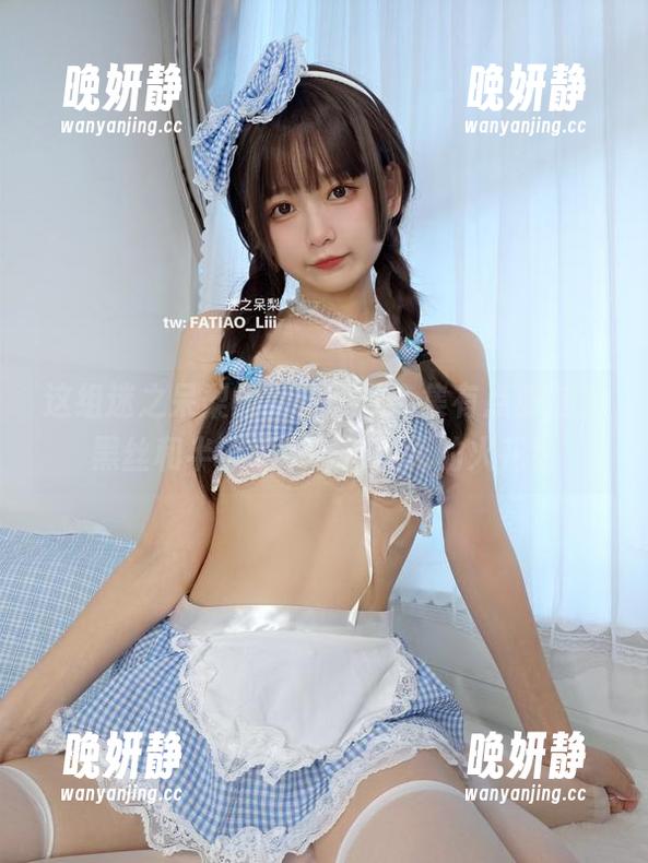 这组迷之呆梨的女仆图片合集有点邪魅，黑丝和半透明中似有似无的火花！